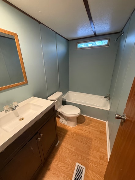 Building Photo - 298 Farley Cir