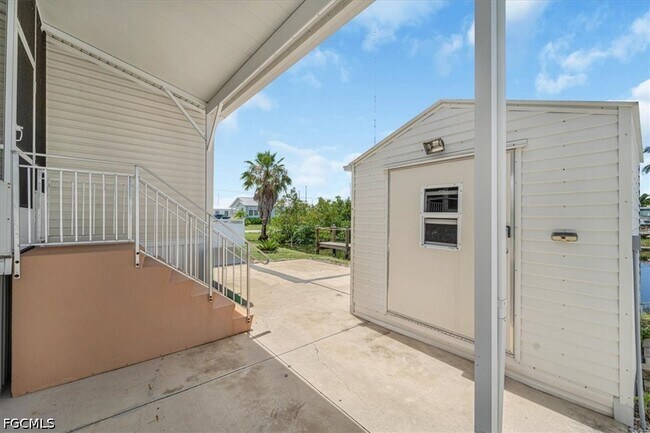 Building Photo - 701 Coral Dr
