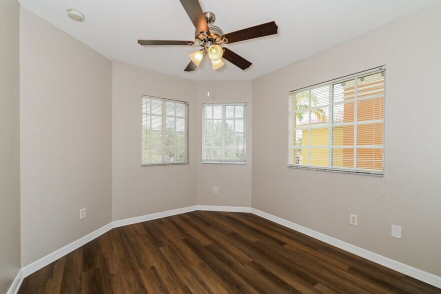 Building Photo - 10211 Tin Maple Dr