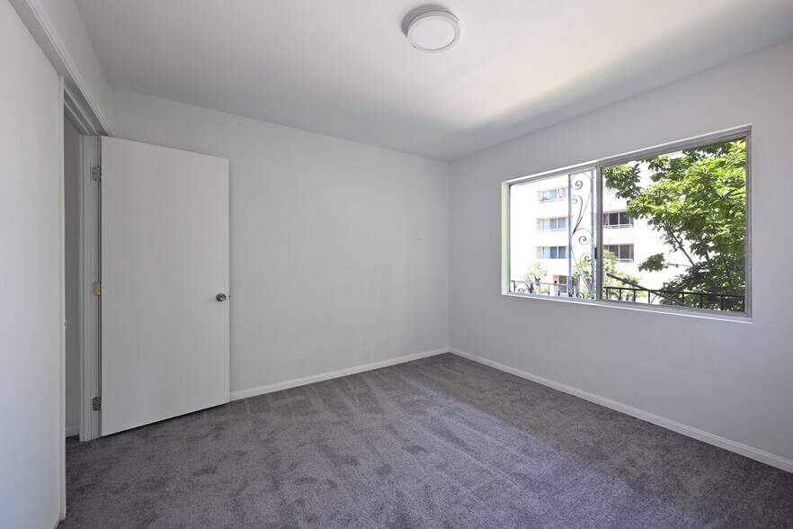 Building Photo - 11063 Ohio Ave