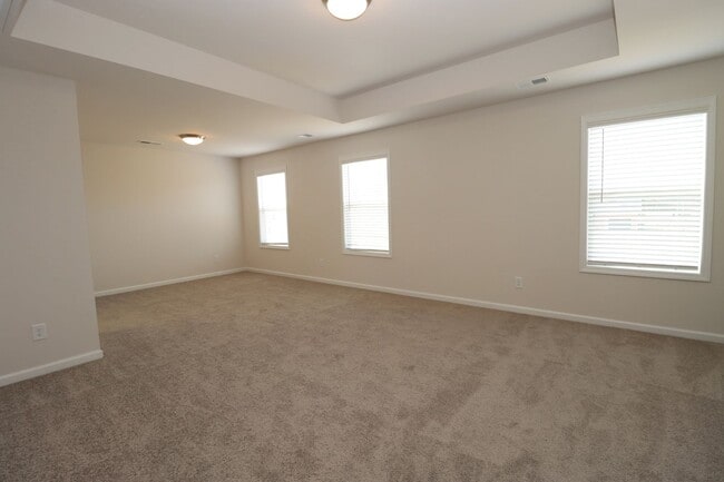Building Photo - Spacious 3BR Home with Community Pool!