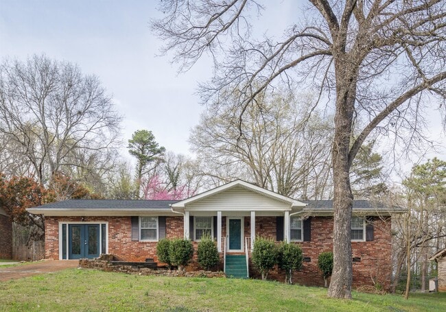 Primary Photo - 304 Lynn Dr