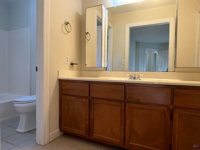 Building Photo - 115 Wedgewood Ct