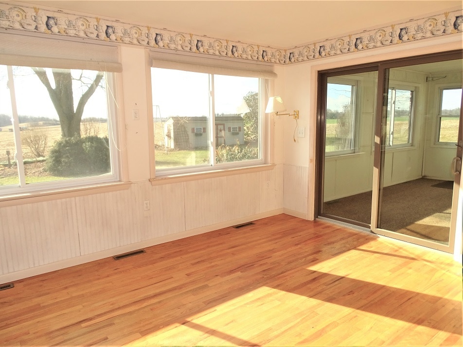 Building Photo - 1357 E Oregon Rd