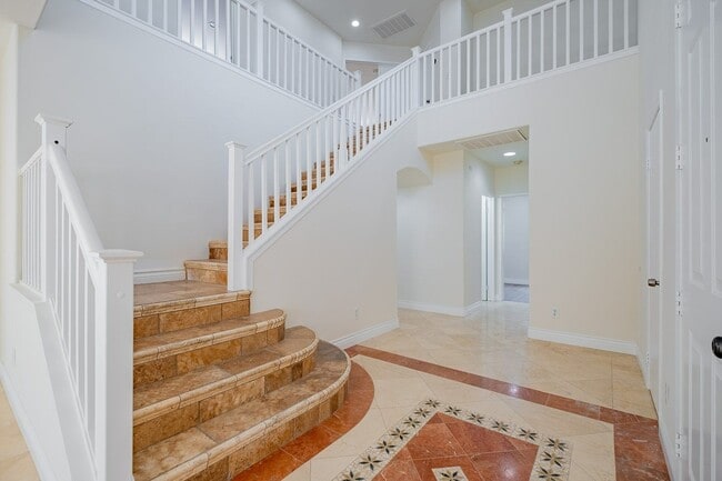 Building Photo - 1514 Regents St