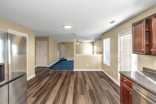 Building Photo - 65 Oak Manor Dr