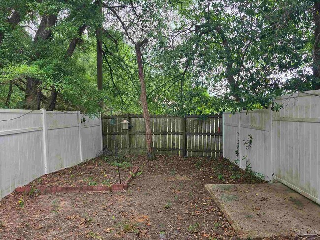 Building Photo - 3041 Belle Meade Dr
