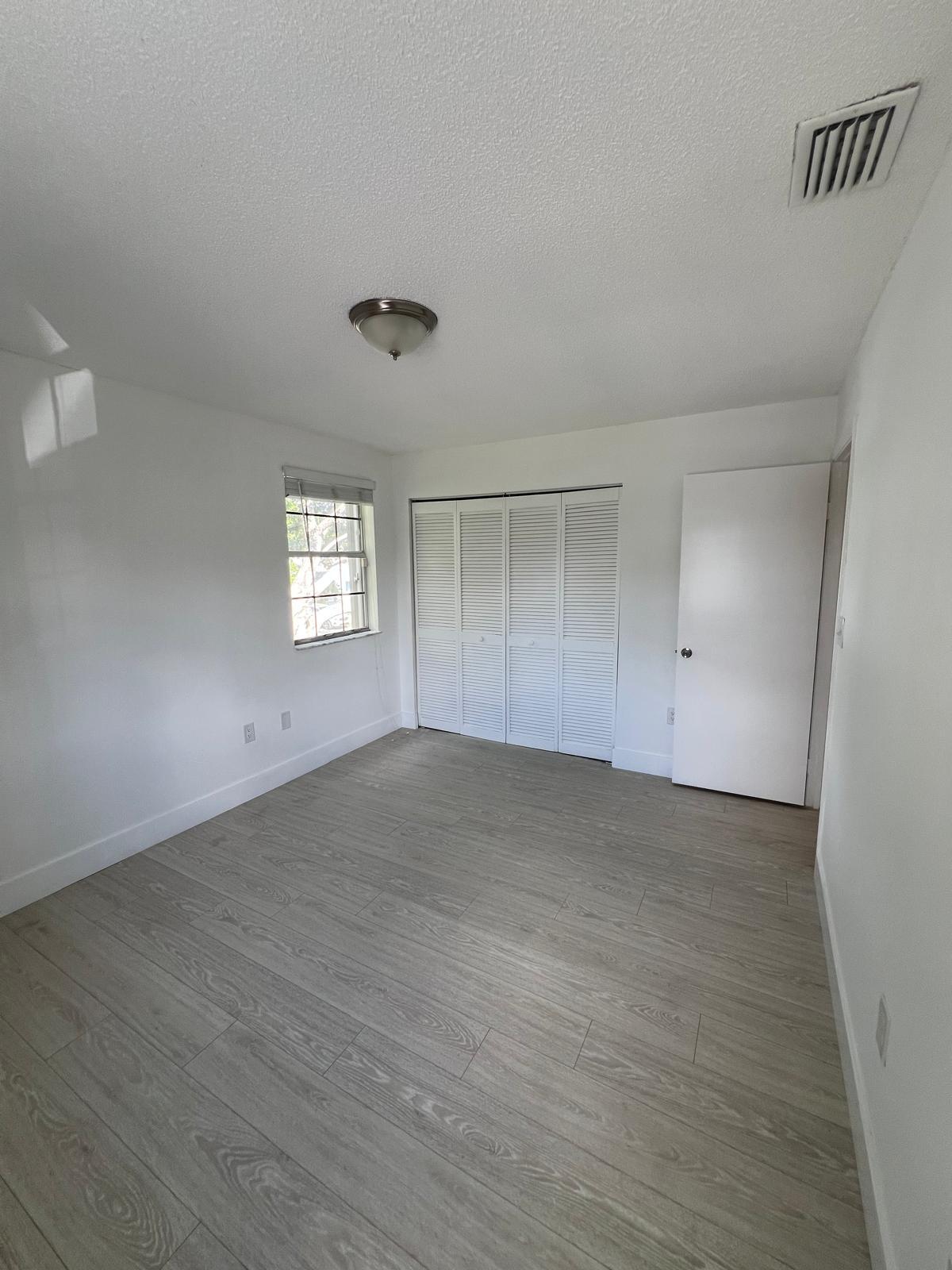 Building Photo - 1060 SW 111th Way