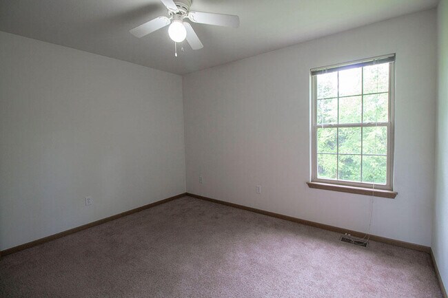 Building Photo - 2119 N Ballenger Ln