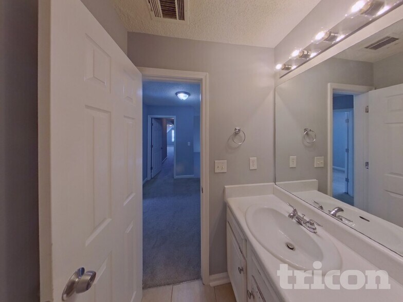 Building Photo - 4551 Derby Loop