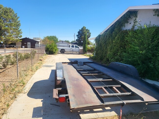 Building Photo - 2630 E Snavely Ave