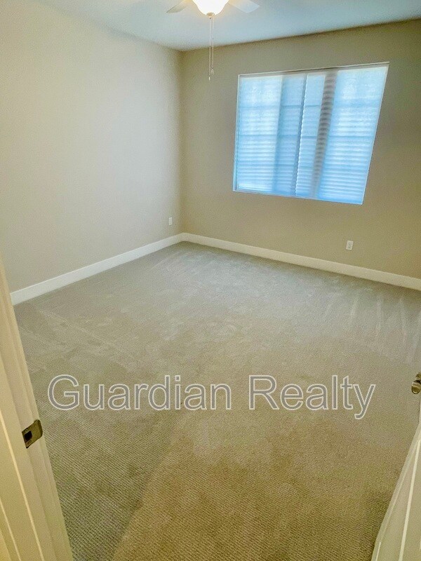 Building Photo - 223 Sun Glaze Ave