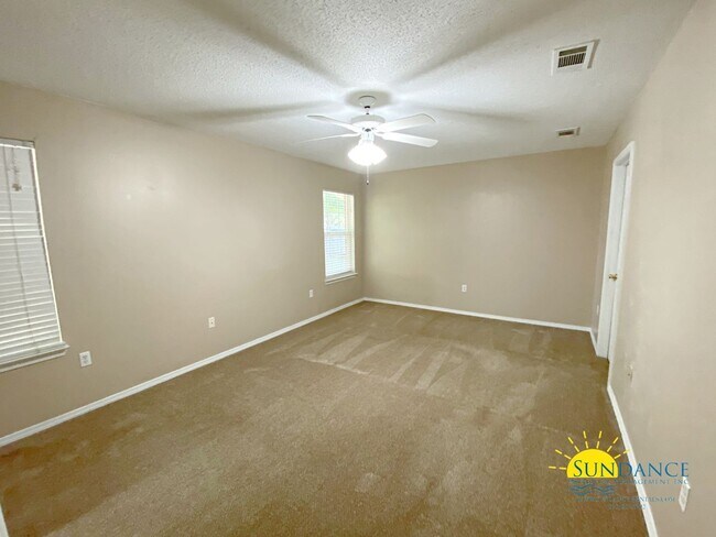 Building Photo - Beautiful 4 Bedroom Home with In-Ground Po...