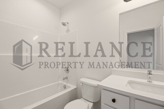 Building Photo - 5241 N Pinecrest Ct