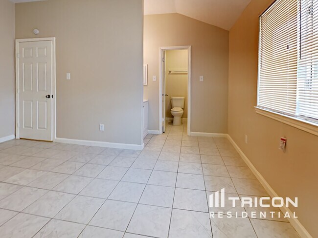 Building Photo - 3446 Edgecreek Dr