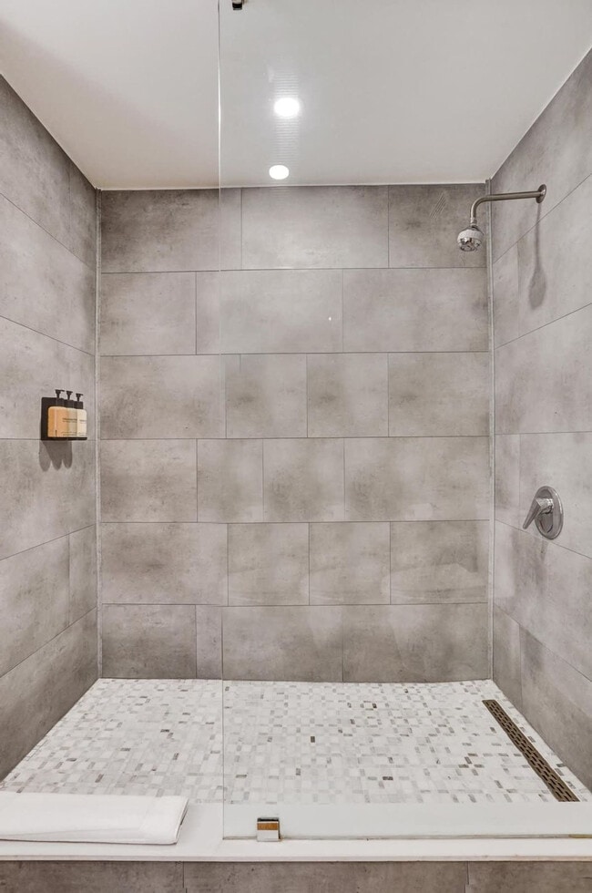 Building Photo - 2889 McFarlane Rd