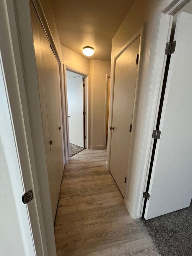 Building Photo - HEL-C 384#A-D