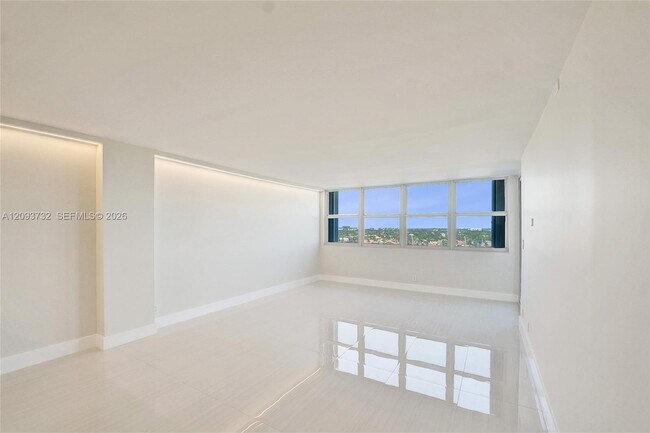 Building Photo - 1400 S Ocean Dr