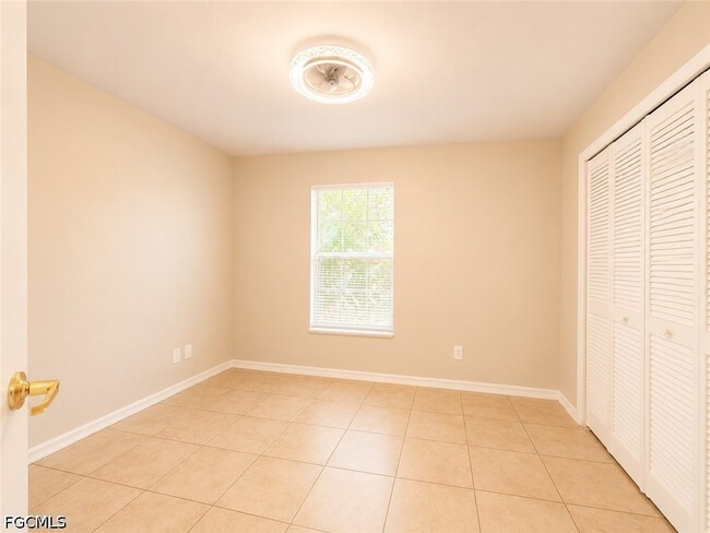 Building Photo - 3737 SW 11th Ct