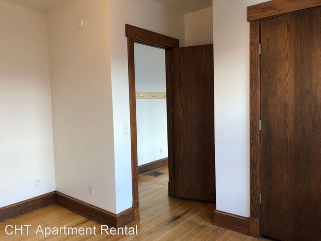 Building Photo - 4 br, 1 bath Apartment - 639 E. Johnson St.