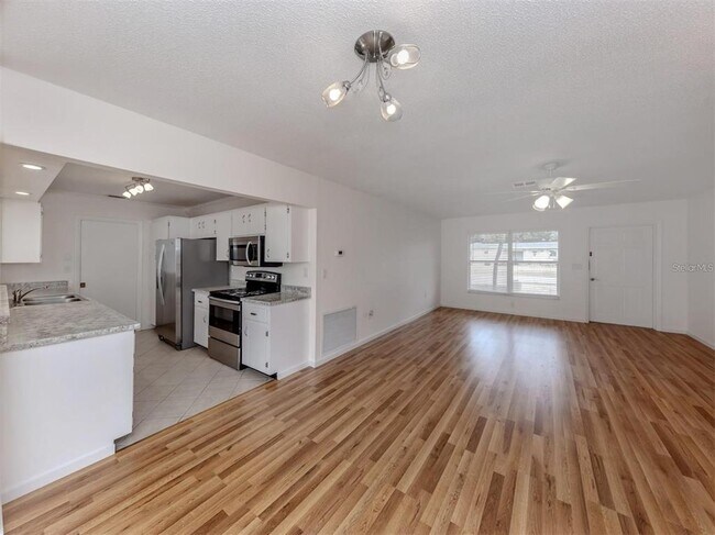 Building Photo - 1215 Mango Ave
