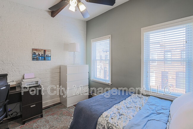 Building Photo - 813 S Belnord Ave