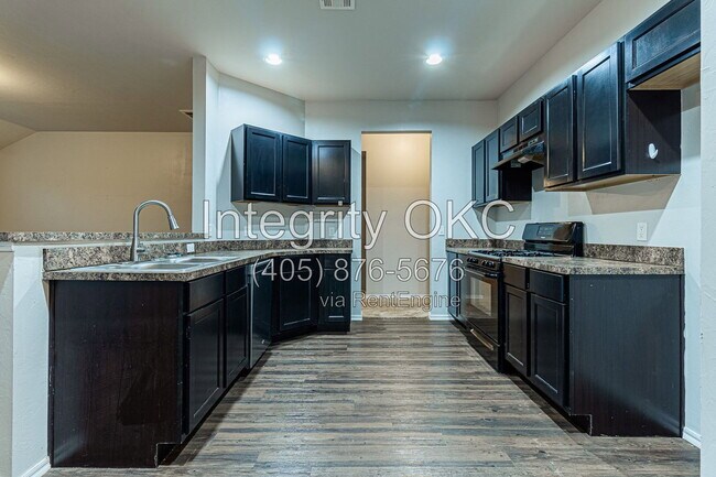 Building Photo - 13233 Bridgewater Dr