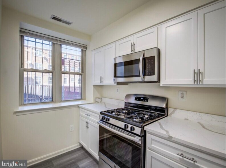 Building Photo - 345 Oakdale Pl NW