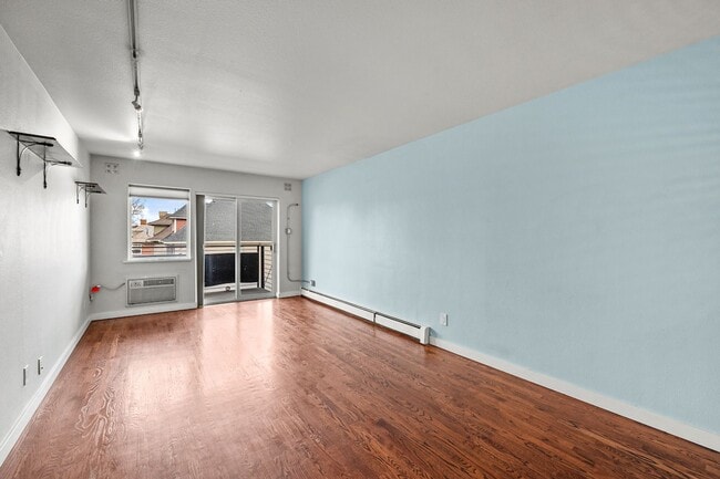 Building Photo - Downtown 1 Bedroom 1 Bath! Coming Soon!