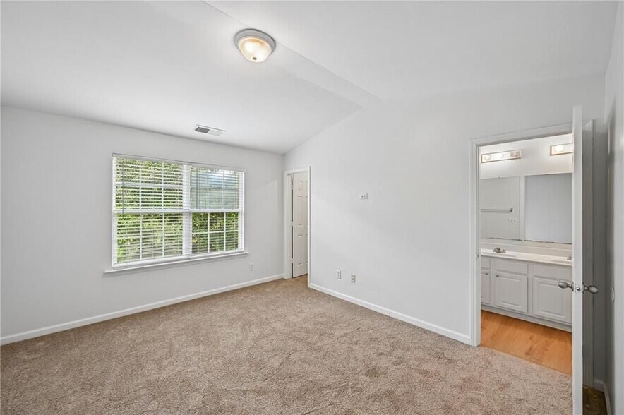 Building Photo - 725 Crestwell Cir
