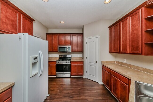 Building Photo - 6816 Surrey Oak Dr