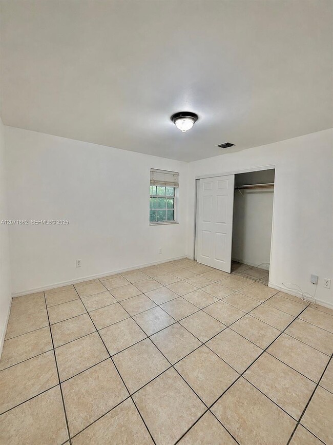 Building Photo - 2653 SW 51st St