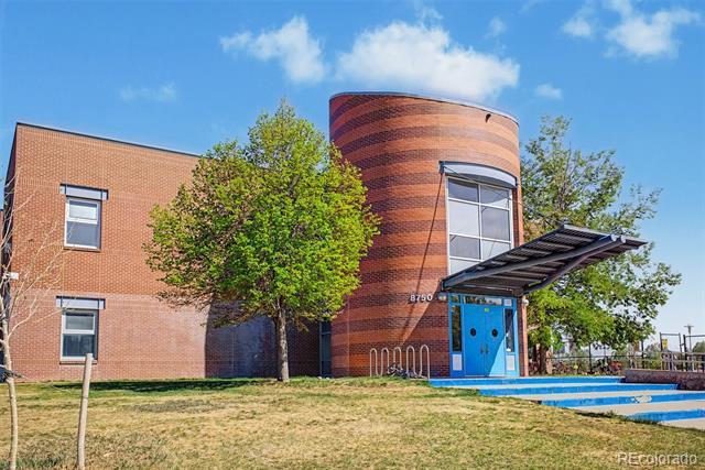 Building Photo - 2745 Xanthia St