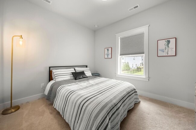 Building Photo - 2506 Lola Ave