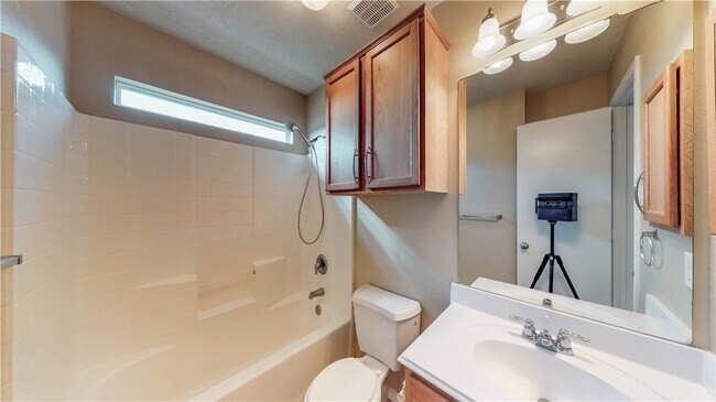 Building Photo - 4023 Southern Trace Dr