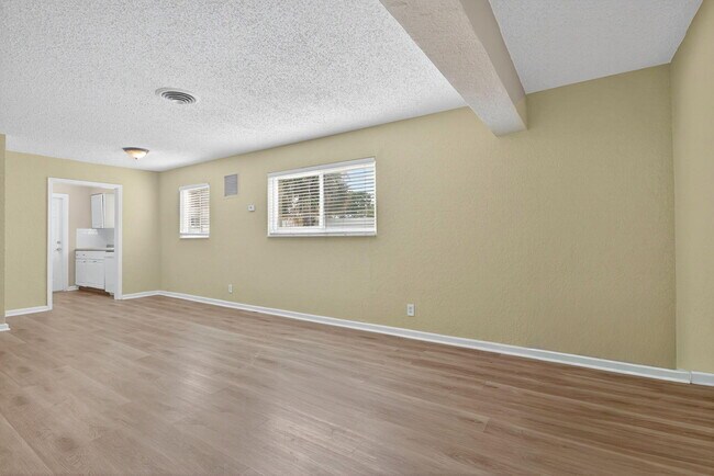 Building Photo - 3211 NE 7th Ave