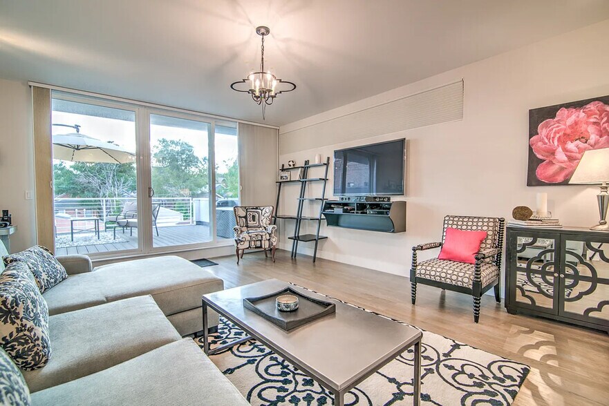 Building Photo - 2945 Umatilla St