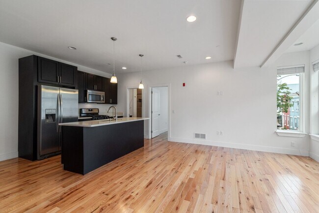 Building Photo - 916 N 19th St