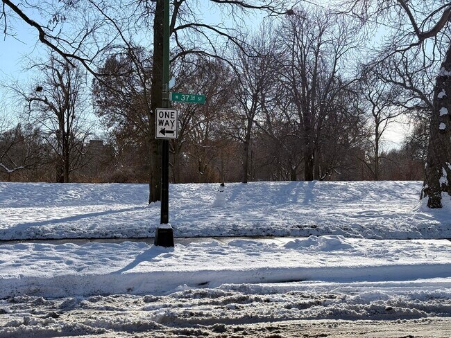 Building Photo - 3643 S Hamilton Ave