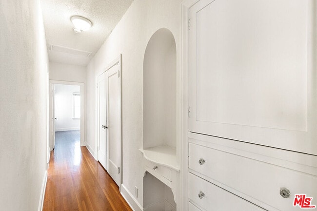 Building Photo - 143 S Mansfield Ave