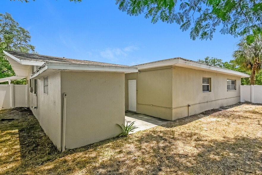 Building Photo - 712 Canterbury Rd