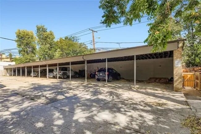 Building Photo - 636 N Washington St