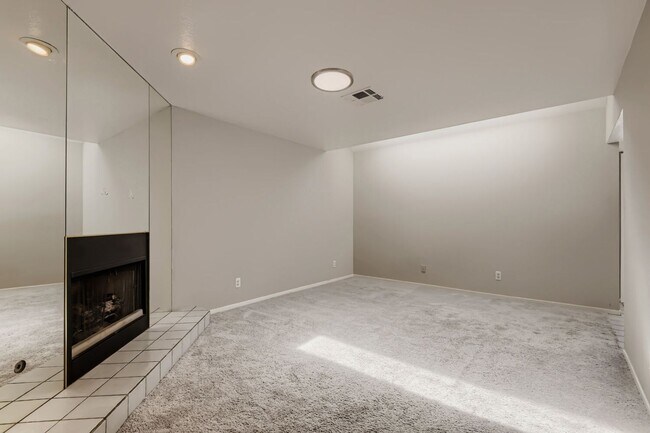 Building Photo - Townhome for Rent