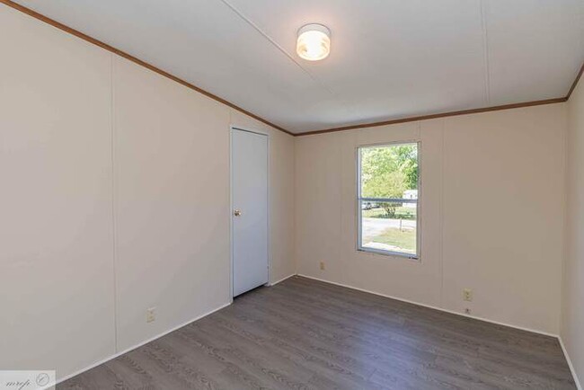 Building Photo - Move in Ready