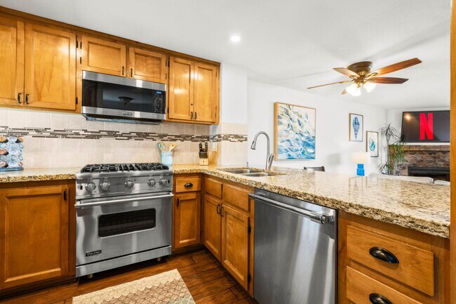 Building Photo - 727 Seacoast Dr