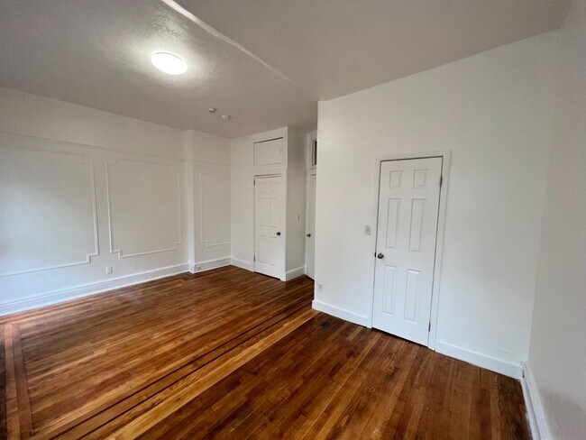 Building Photo - 314 York St