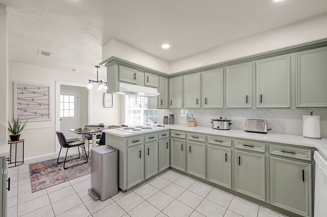 Building Photo - 607 Shenandoah Dr