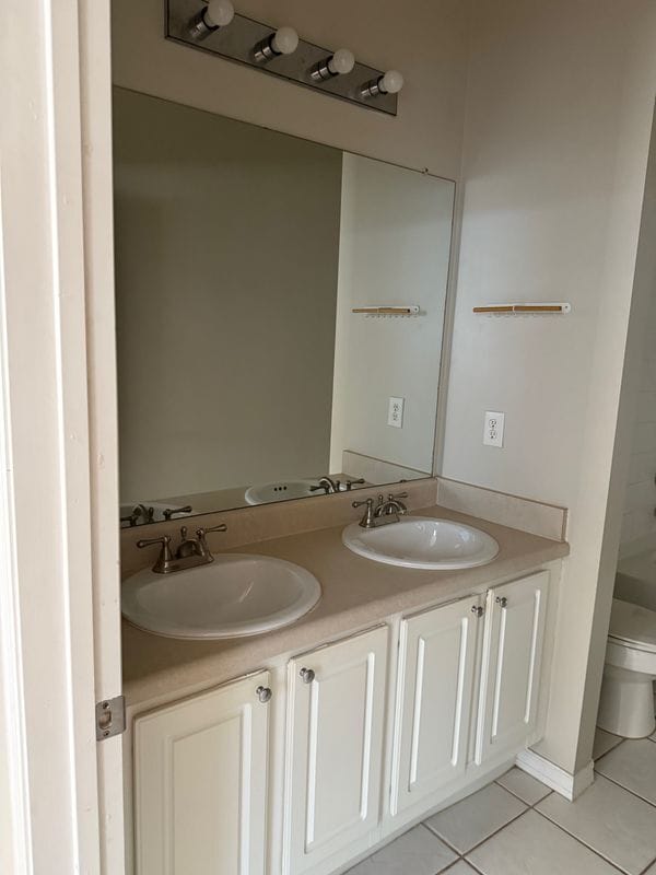 Building Photo - 5681 Bentgrass Dr