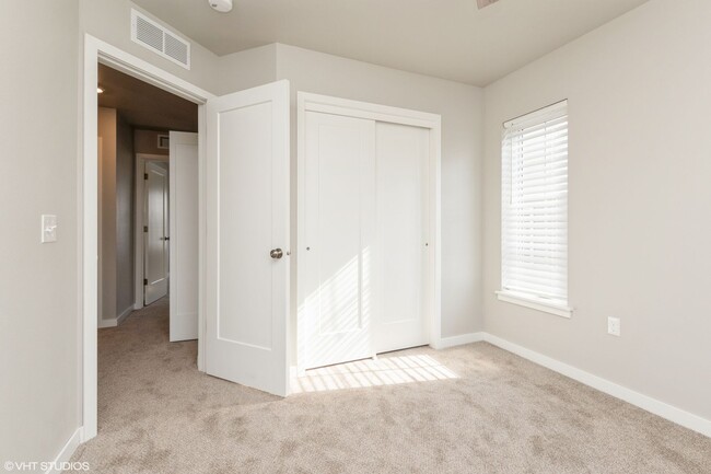 Building Photo - Villas at The Hub | Modern 3 Bedroom Townh...