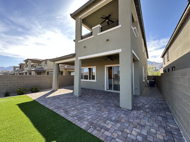 Building Photo - 360 Wind Poppy St
